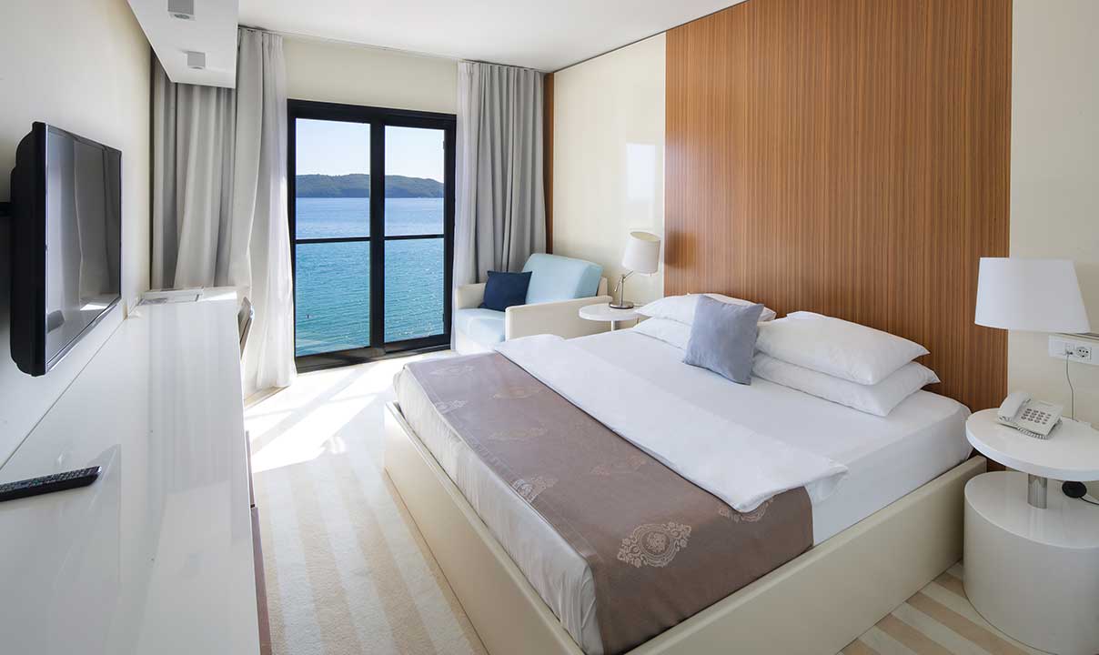 Double bedroom Sea View with French balcony