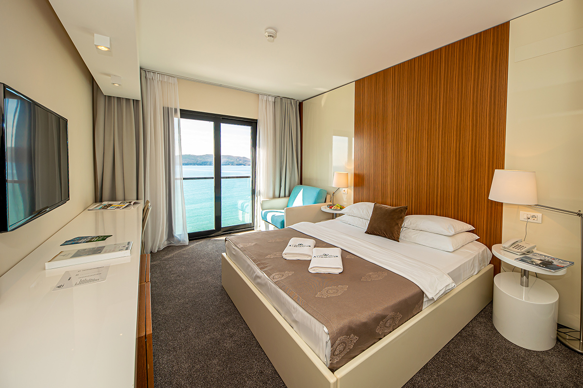 Double bedroom Sea View with French balcony